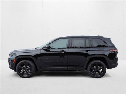 New 2025 Jeep Grand Cherokee Limited w/ Black Appearance Package image 5