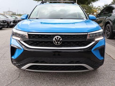 Used 2023 Volkswagen Taos SE w/ Panoramic Sunroof Package FWD image 13