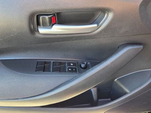 Used 2020 Toyota Corolla LE image 30