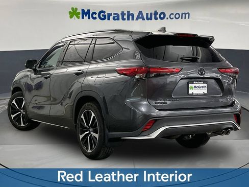 Used 2021 Toyota Highlander XSE AWD/4WD image 3