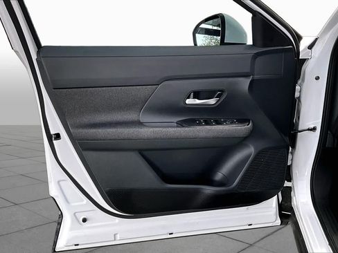 Used 2025 Nissan Kicks SV w/ Charging Package FWD image 22