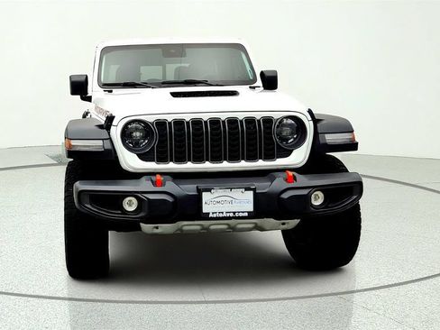 Used 2025 Jeep Gladiator Mojave w/ Convenience Group AWD/4WD image 2
