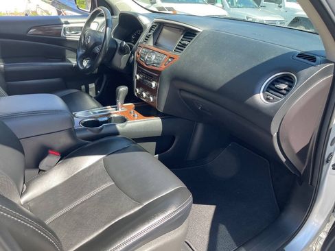 Used 2017 Nissan Pathfinder Platinum FWD image 31