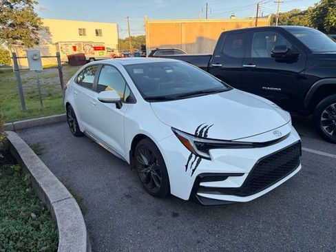 Certified 2025 Toyota Corolla SE w/ SE Premium Package FWD image 2