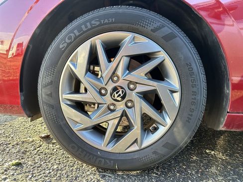 Used 2024 Hyundai Elantra SEL image 29