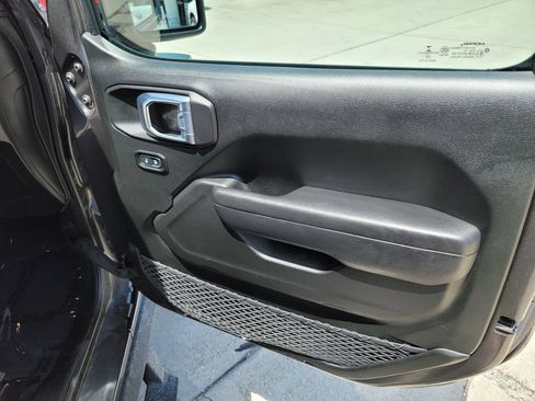 Used 2022 Jeep Wrangler Unlimited Sport AWD/4WD image 12