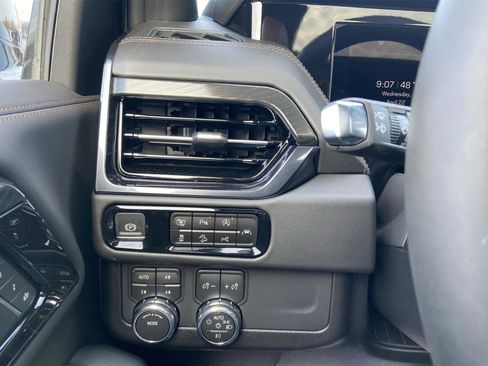 Used 2026 GMC Yukon AT4 w/ AT4 Premium Package AWD/4WD image 19