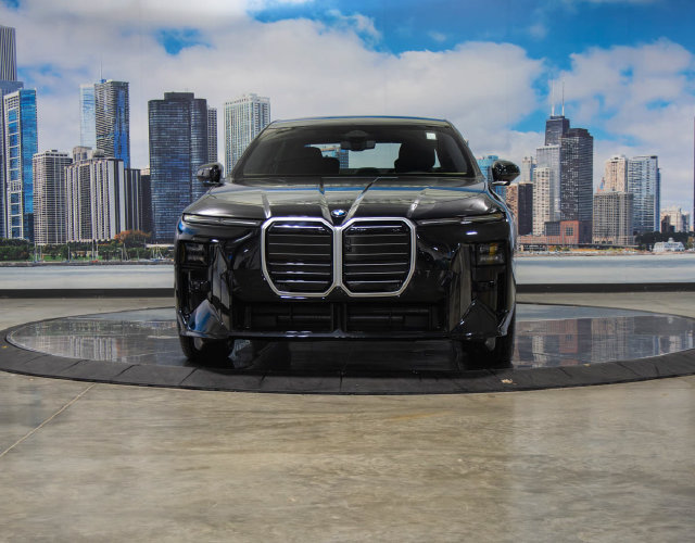 Used 2027 BMW i7 xDrive50 w/ M Sport Package AWD/4WD image 3