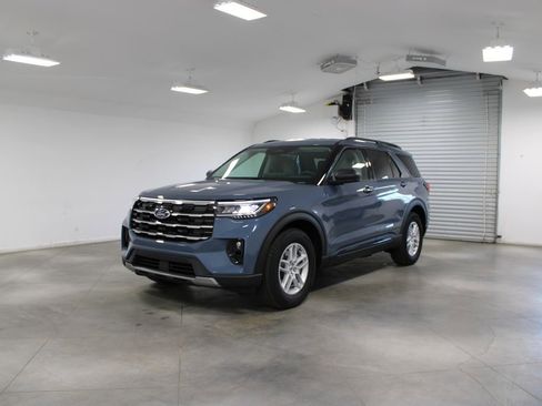 New 2026 Ford Explorer Active image 3