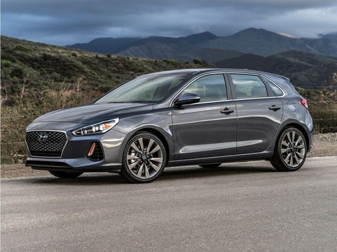Used 2018 Hyundai Elantra GT FWD image 1