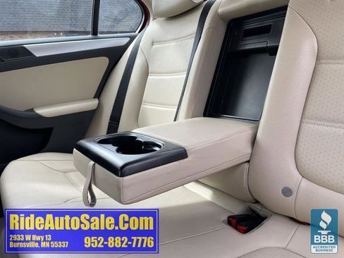 Used 2013 Volkswagen Jetta SE FWD image 28