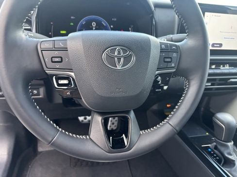 Used 2025 Toyota Camry SE image 27