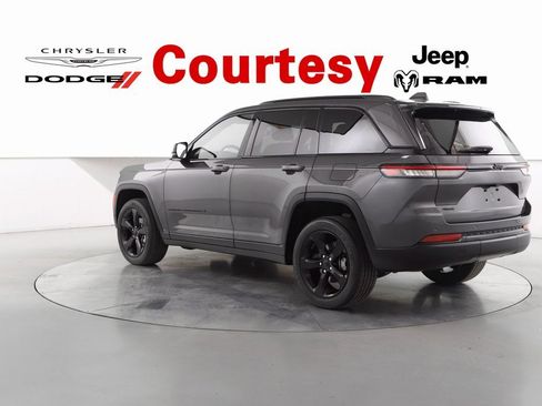 Certified 2022 Jeep Grand Cherokee Altitude image 7