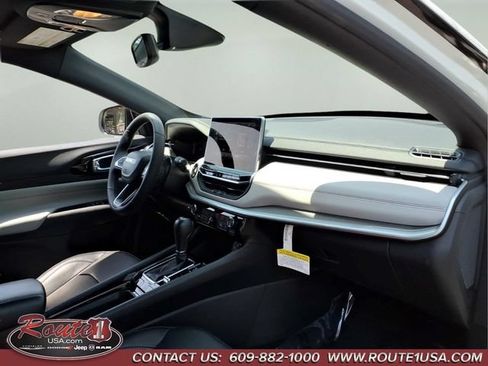 Used 2025 Jeep Compass Limited w/ Elite Group AWD/4WD image 12