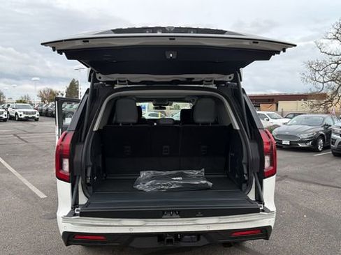 New 2025 Ford Expedition Active image 12