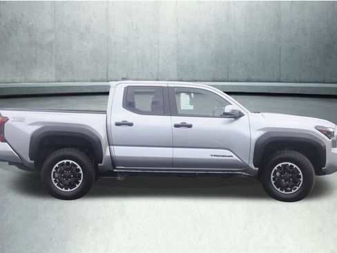 Used 2025 Toyota Tacoma TRD Off-Road AWD/4WD image 12