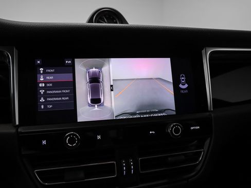 Certified 2022 Porsche Macan AWD/4WD image 34