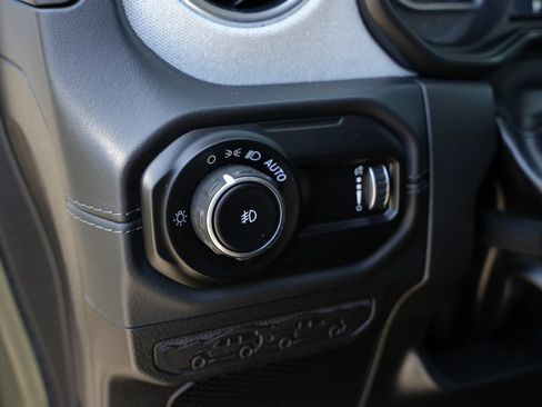Used 2026 Jeep Wrangler Unlimited Sahara AWD/4WD image 14