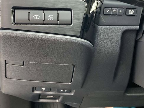 Used 2025 Lexus ES 300h w/ Luxury Package image 18