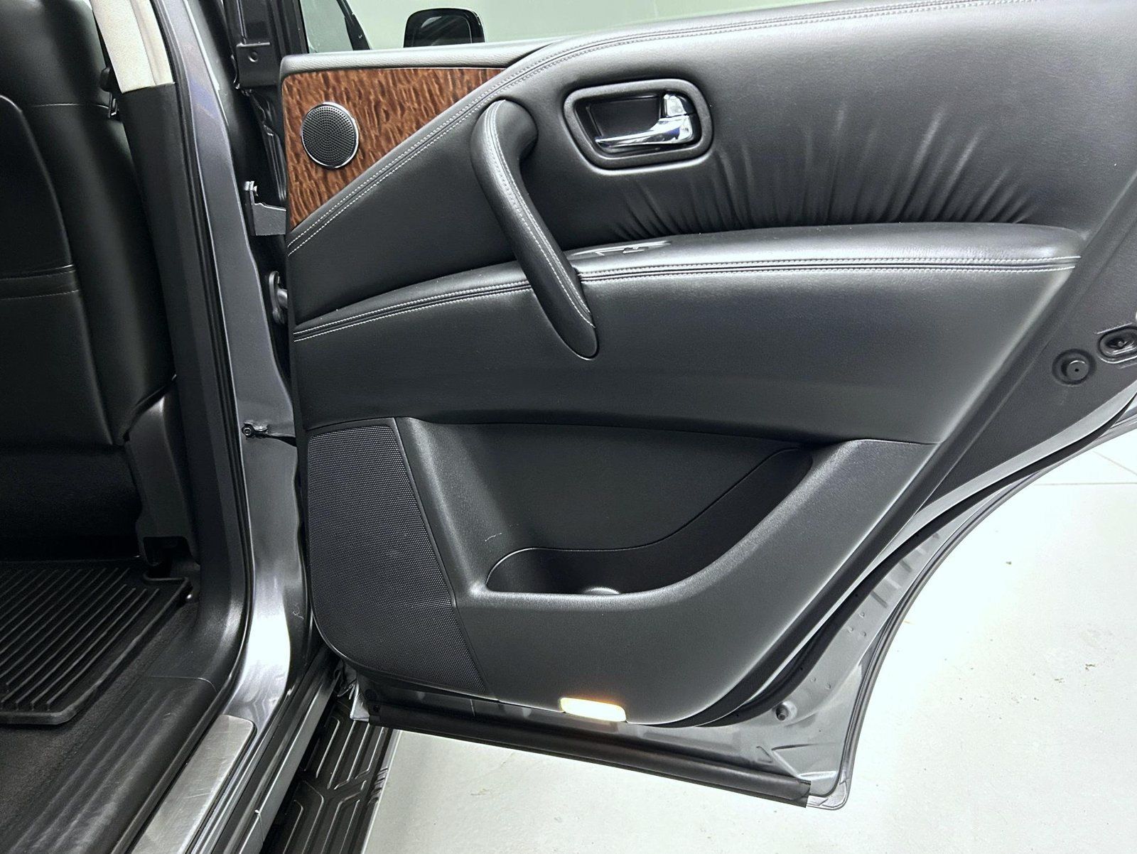 Used 2019 Nissan Armada Platinum w/ Captain's Chairs Package AWD/4WD image 17