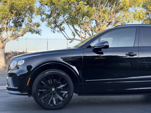 Used 2021 Bentley Bentayga Speed AWD/4WD image 16