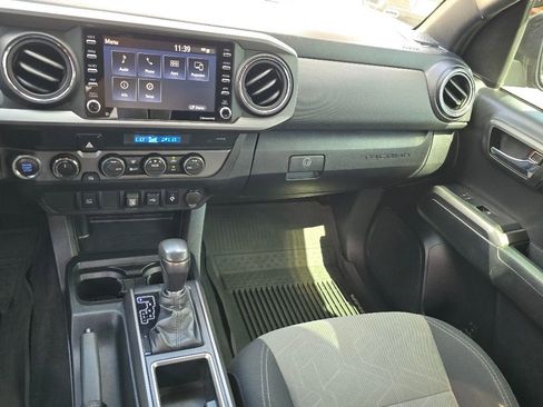 Used 2021 Toyota Tacoma TRD Off-Road image 7