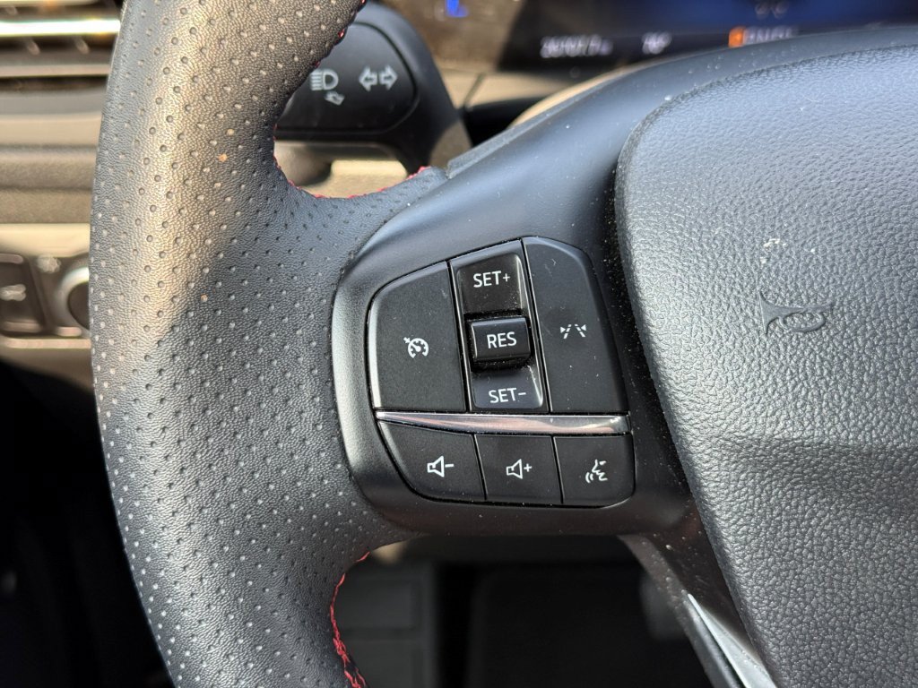 Used 2025 Ford Escape ST-Line Select AWD/4WD image 32
