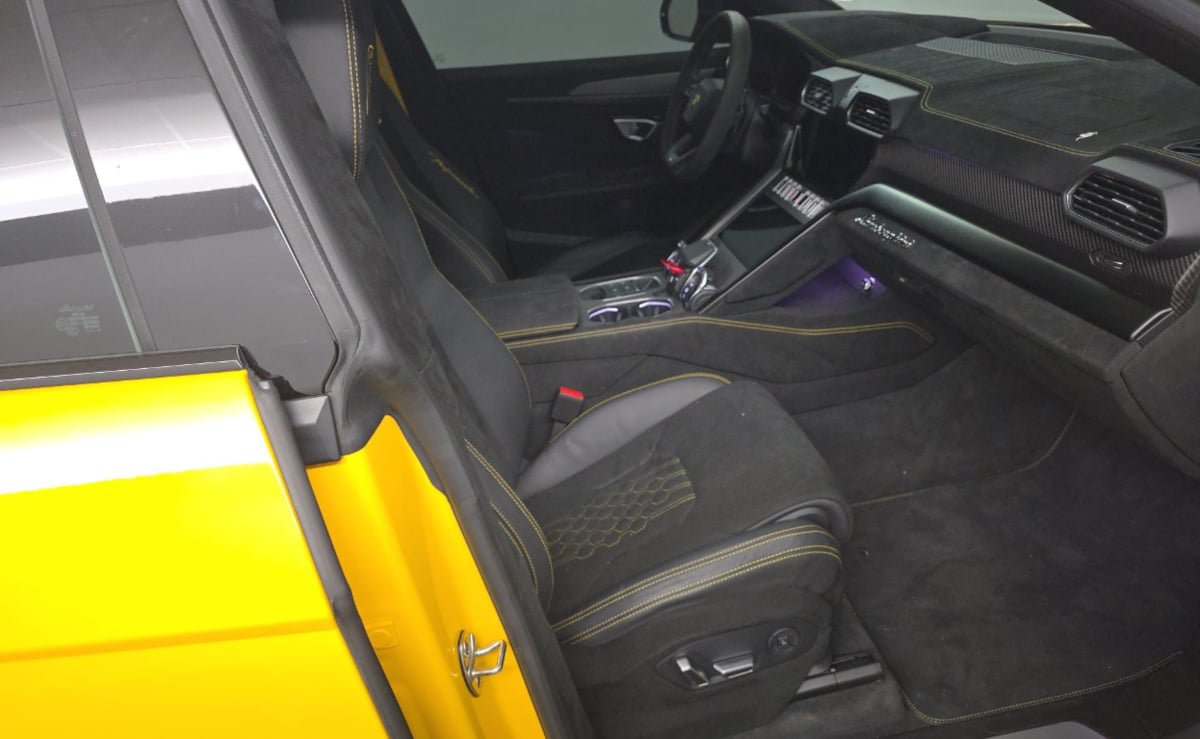 Used 2024 Lamborghini Urus Performante AWD/4WD image 7