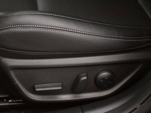 Used 2025 Genesis G70 2.5T image 15