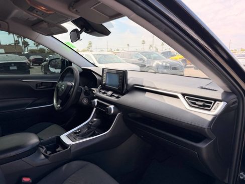Used 2019 Toyota RAV4 LE image 28