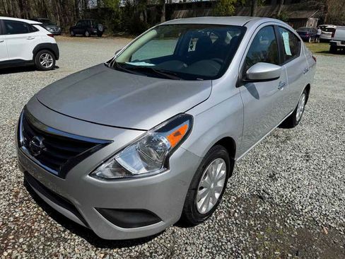 Used 2019 Nissan Versa SV image 1