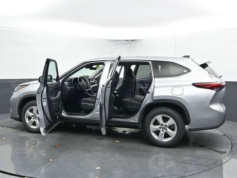 Used 2023 Toyota Highlander LE image 55