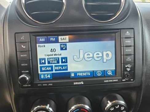 Used 2011 Jeep Compass Latitude AWD/4WD image 14