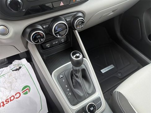 Certified 2025 Hyundai Venue SEL image 30