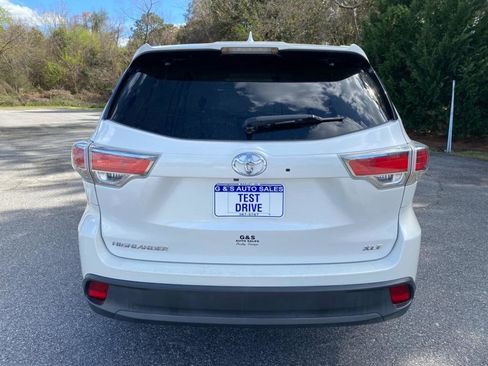 Used 2016 Toyota Highlander XLE image 3