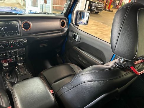 Certified 2020 Jeep Gladiator Mojave w/ Dual Top Group image 13