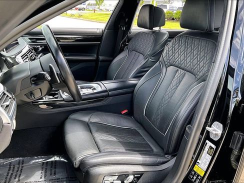 Used 2022 BMW 750i xDrive w/ Executive Package AWD/4WD image 15
