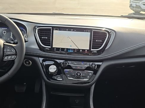 New 2026 Chrysler Pacifica Limited w/ S Appearance Package image 17