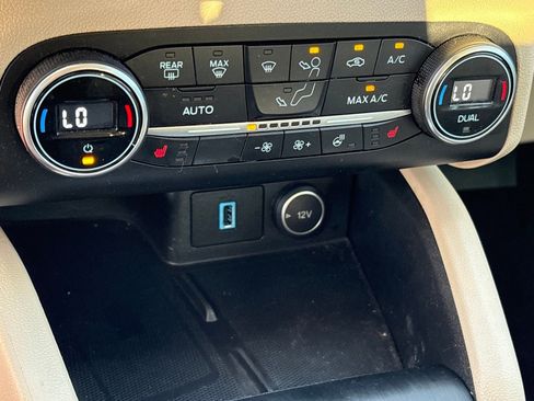 Used 2020 Ford Escape Titanium image 19