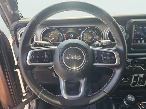 Used 2019 Jeep Wrangler Unlimited Sahara AWD/4WD image 26