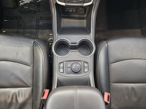 Used 2024 GMC Terrain SLT image 19