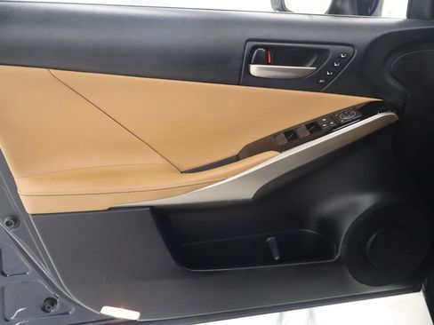 Used 2018 Lexus IS 300 AWD w/ Comfort Package image 10