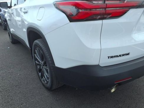 Used 2023 Chevrolet Traverse RS FWD image 23