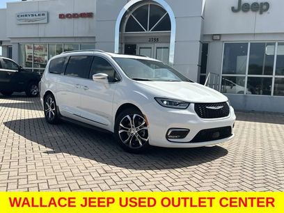 Used 2022 Chrysler Pacifica Pinnacle