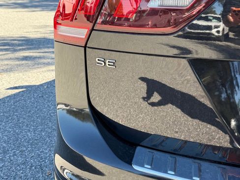 Used 2022 Volkswagen Tiguan SE R-Line image 14