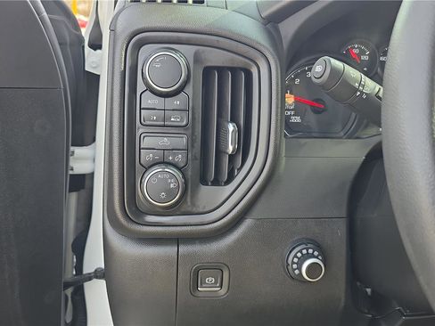 Used 2023 Chevrolet Silverado 1500 Custom image 14