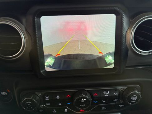 Certified 2020 Jeep Gladiator Overland image 21