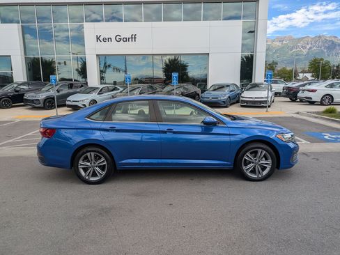 Used 2022 Volkswagen Jetta SE FWD image 2