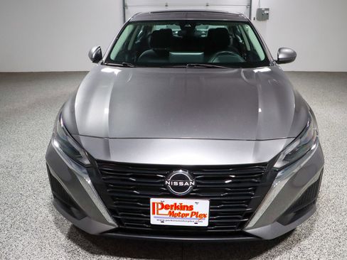 Used 2023 Nissan Altima 2.5 SV w/ SV Premium Package FWD image 4