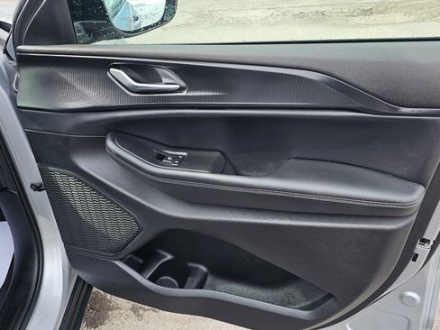 Used 2024 Jeep Grand Cherokee L Laredo image 9